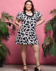 24seven Comfort Apparel Plus Size Black and White Short Sleeve Scoop Neck Mini Dress