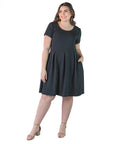 Plus Size Scoop Neck Knee Length Pleated Pocket Dress