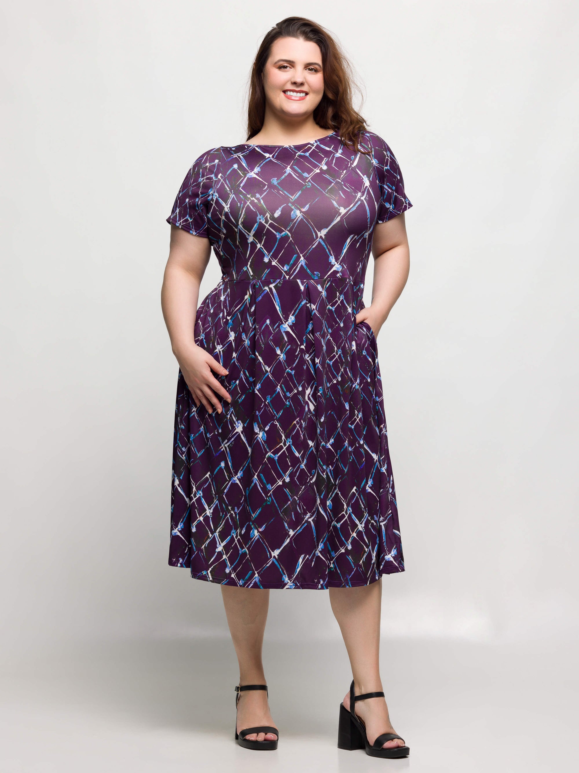 24seven Comfort Apparel Plus Size Purple Print Short Sleeve Pleated Flare Midi Pocket Dress