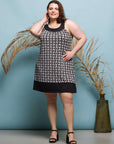 24seven Comfort Apparel Plus Size Black and White Scoop Neck Sleeveless Knee Length Dress