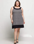 24seven Comfort Apparel Plus Size Black and White Scoop Neck Sleeveless Knee Length Dress