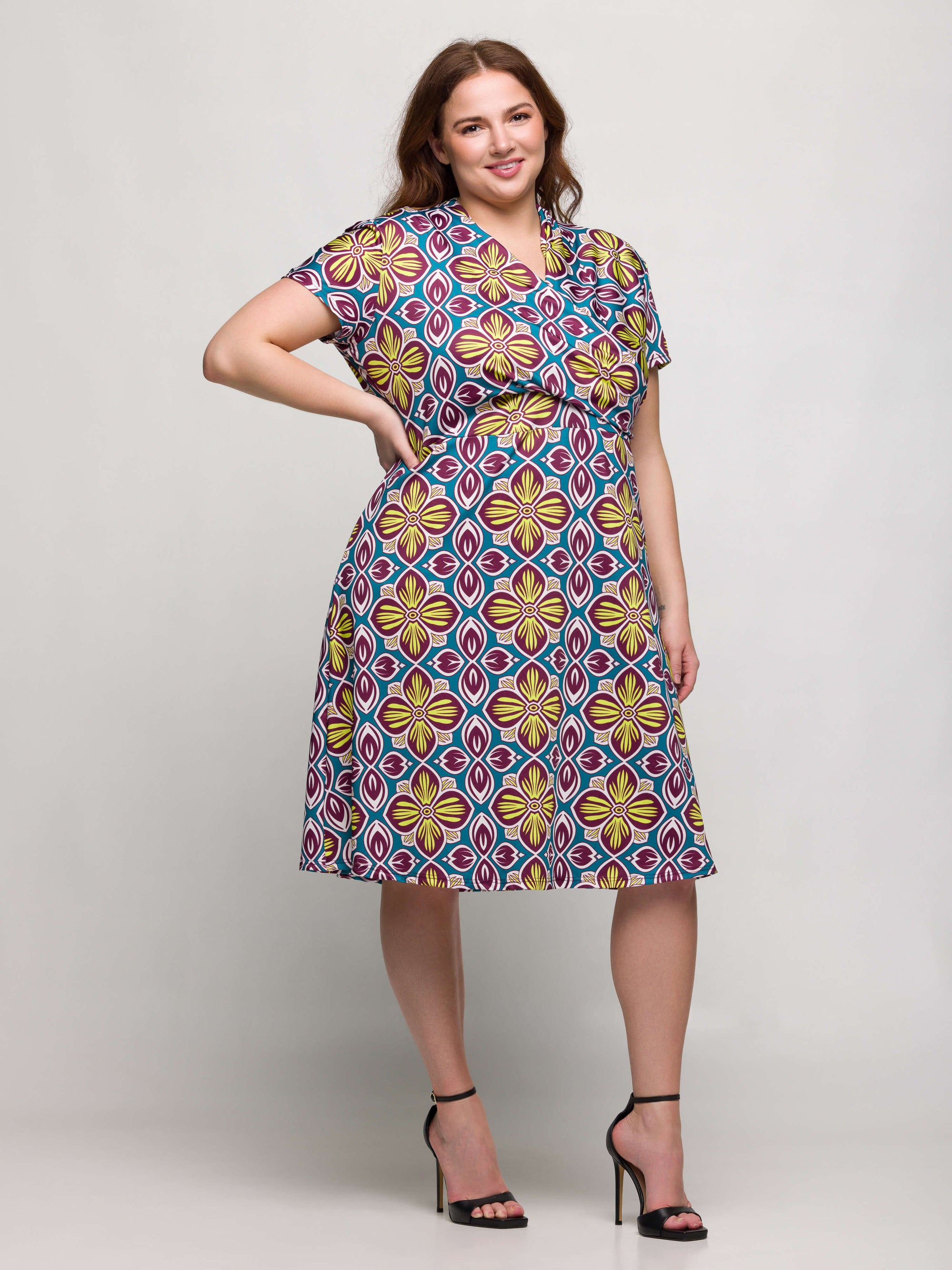 24seven Comfort Apparel Plus Size Floral Print Short Sleeve Knee Length V Neck Wrap Dress