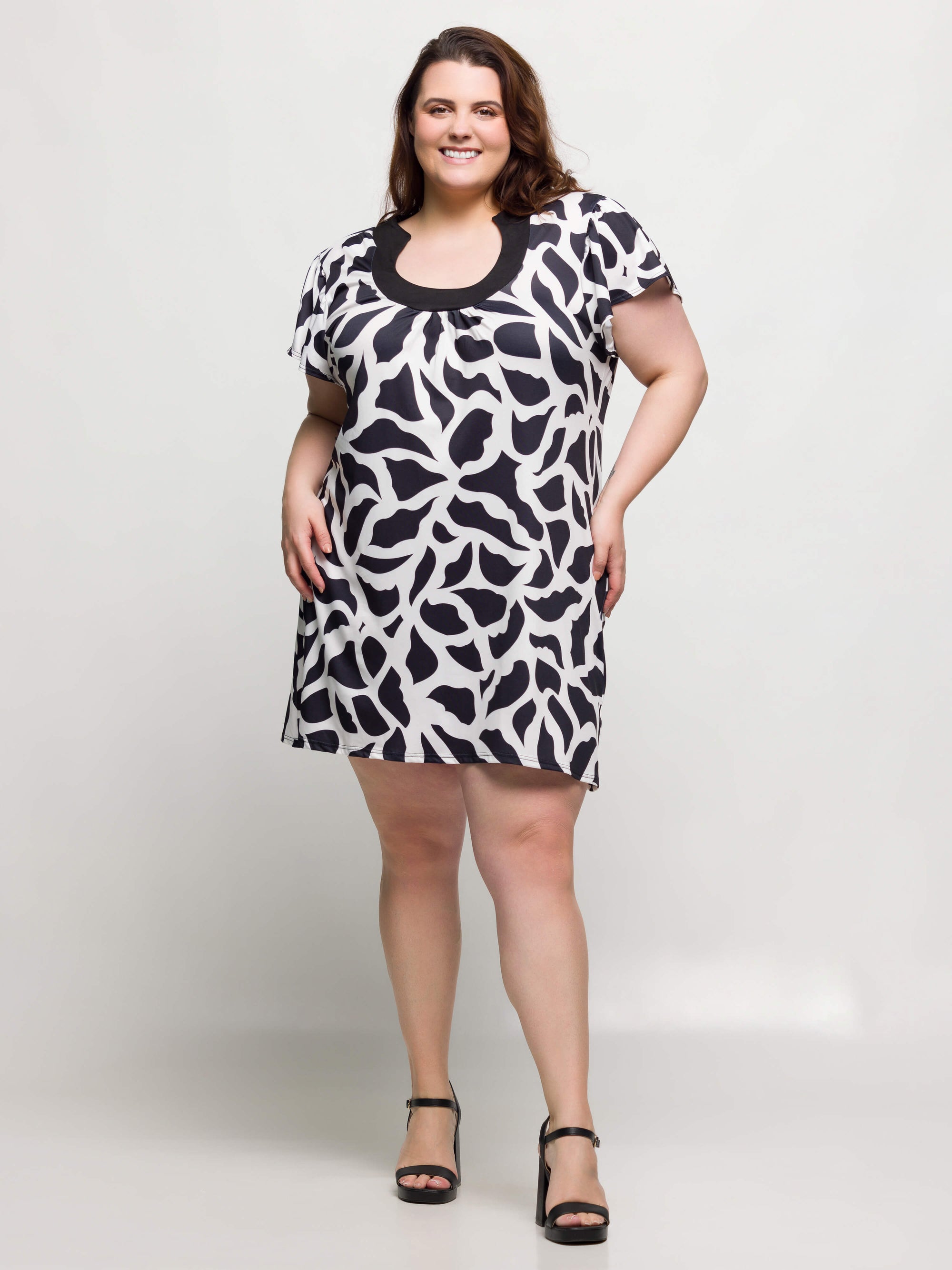24seven Comfort Apparel Plus Size Black and White Short Sleeve Scoop Neck Mini Dress