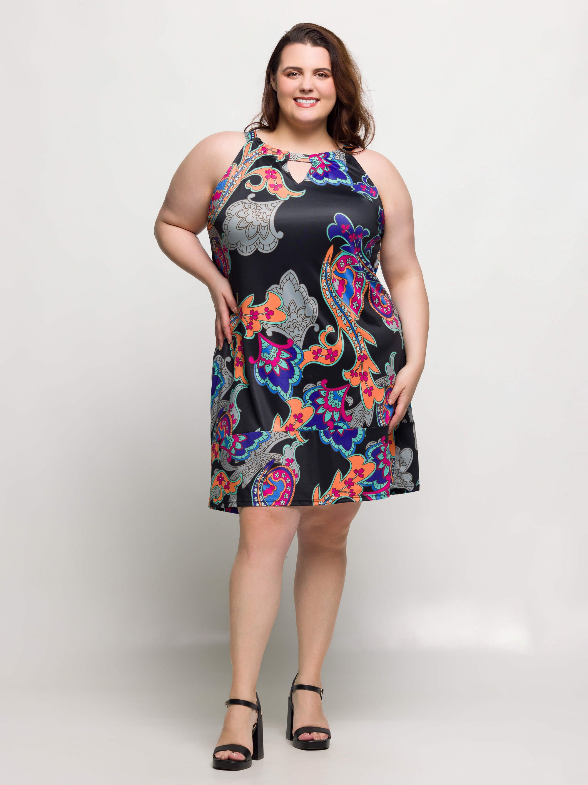 24seven Comfort Apparel Plus Size Knee Length Black Paisley Print Sleeveless Keyhole Dress