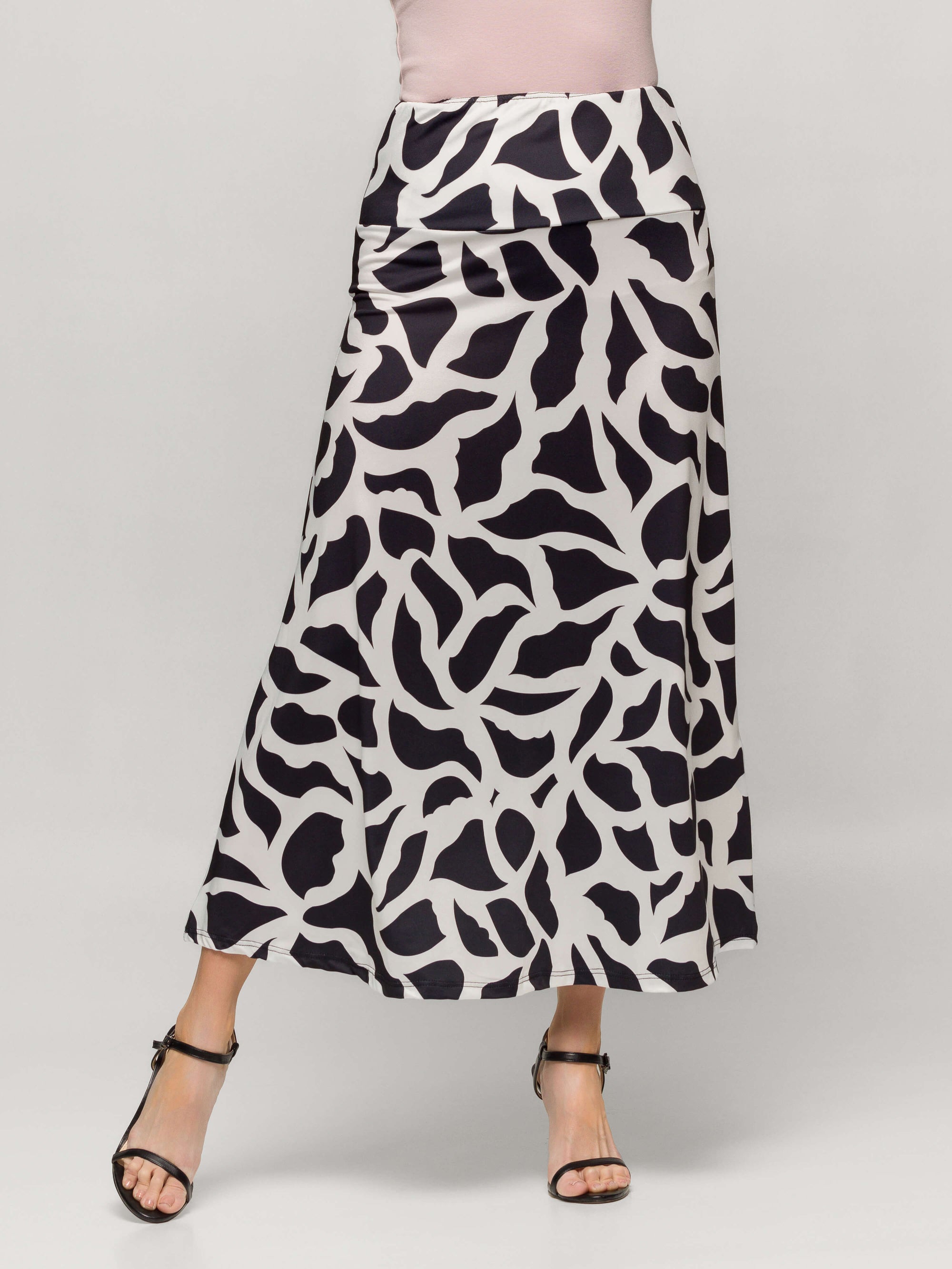 24seven Comfort Apparel Womens Black and White Print Elastic Waist A Line Maxi Skirt