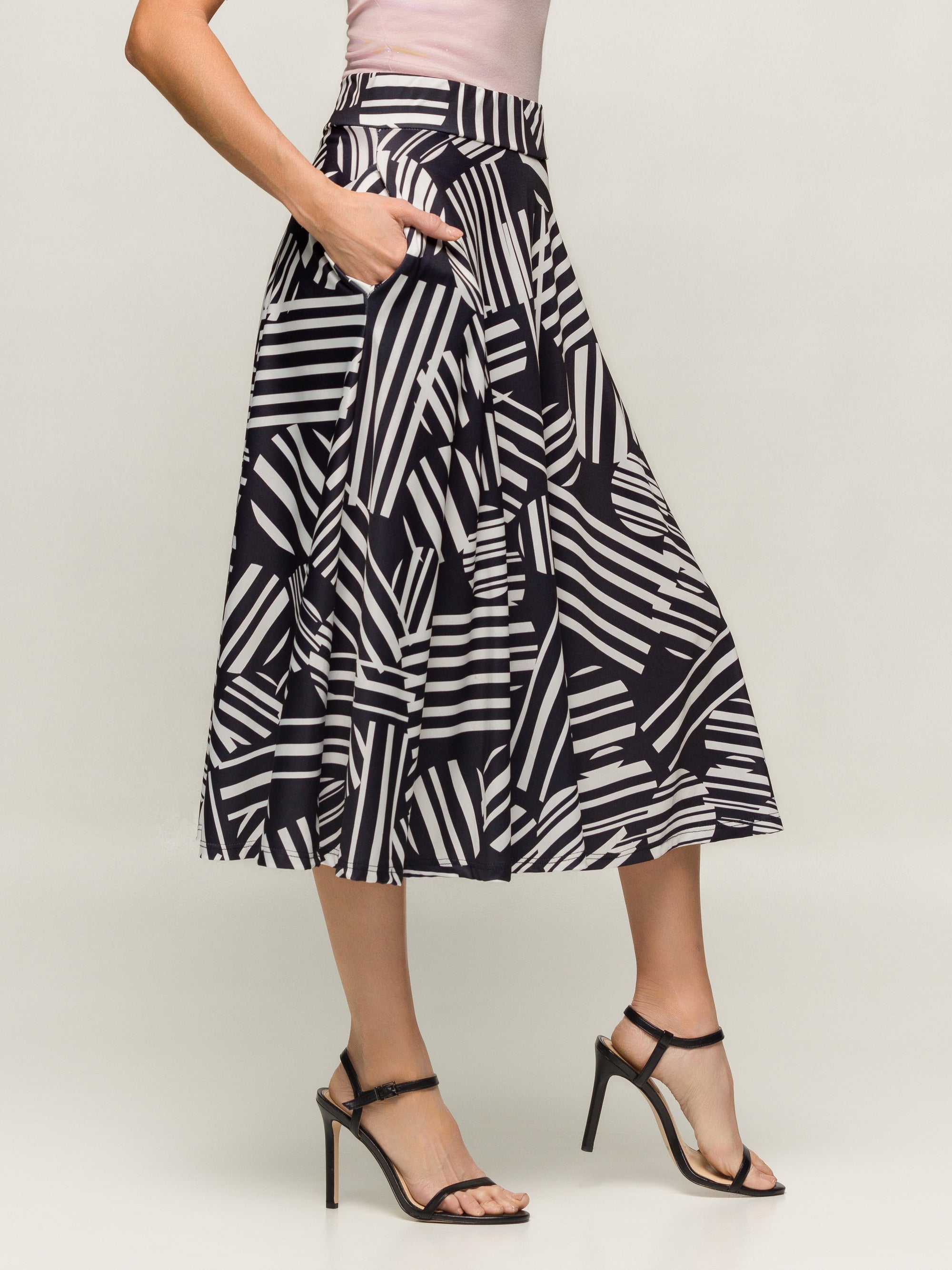 24seven Comfort Apparel Womens Black Geometric Print Elastic Waist Pocket Midi Skirt