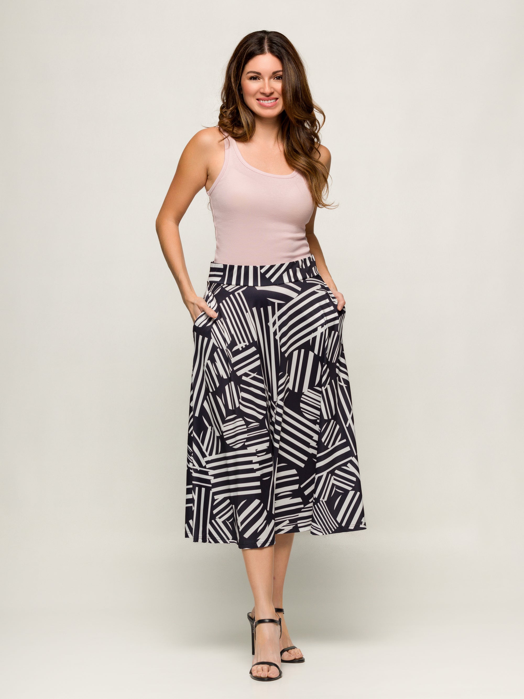 24seven Comfort Apparel Womens Black Geometric Print Elastic Waist Pocket Midi Skirt