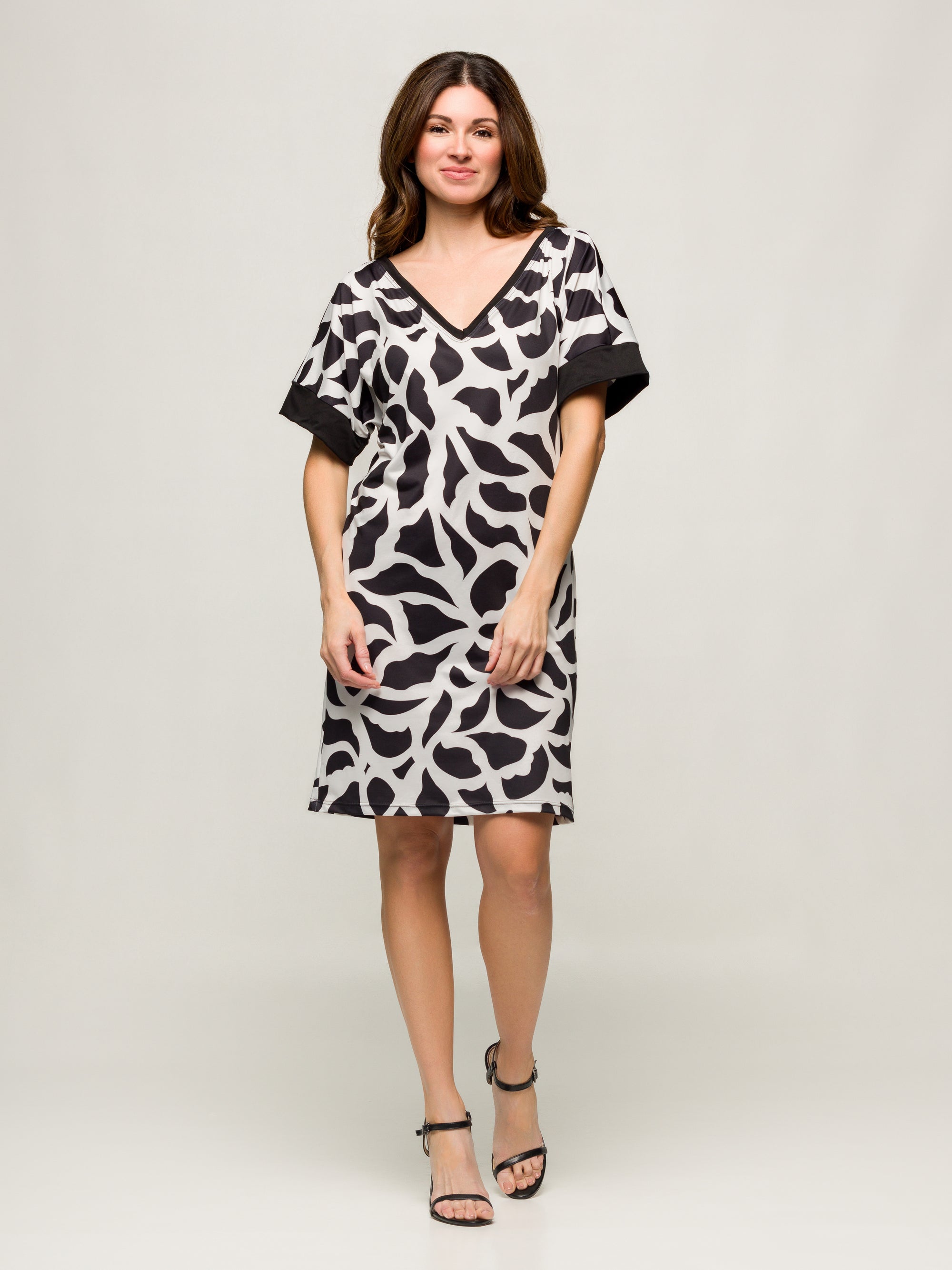 24seven Comfort Apparel Womens Black and White Short Sleeve Knee Length T Shirt Dress