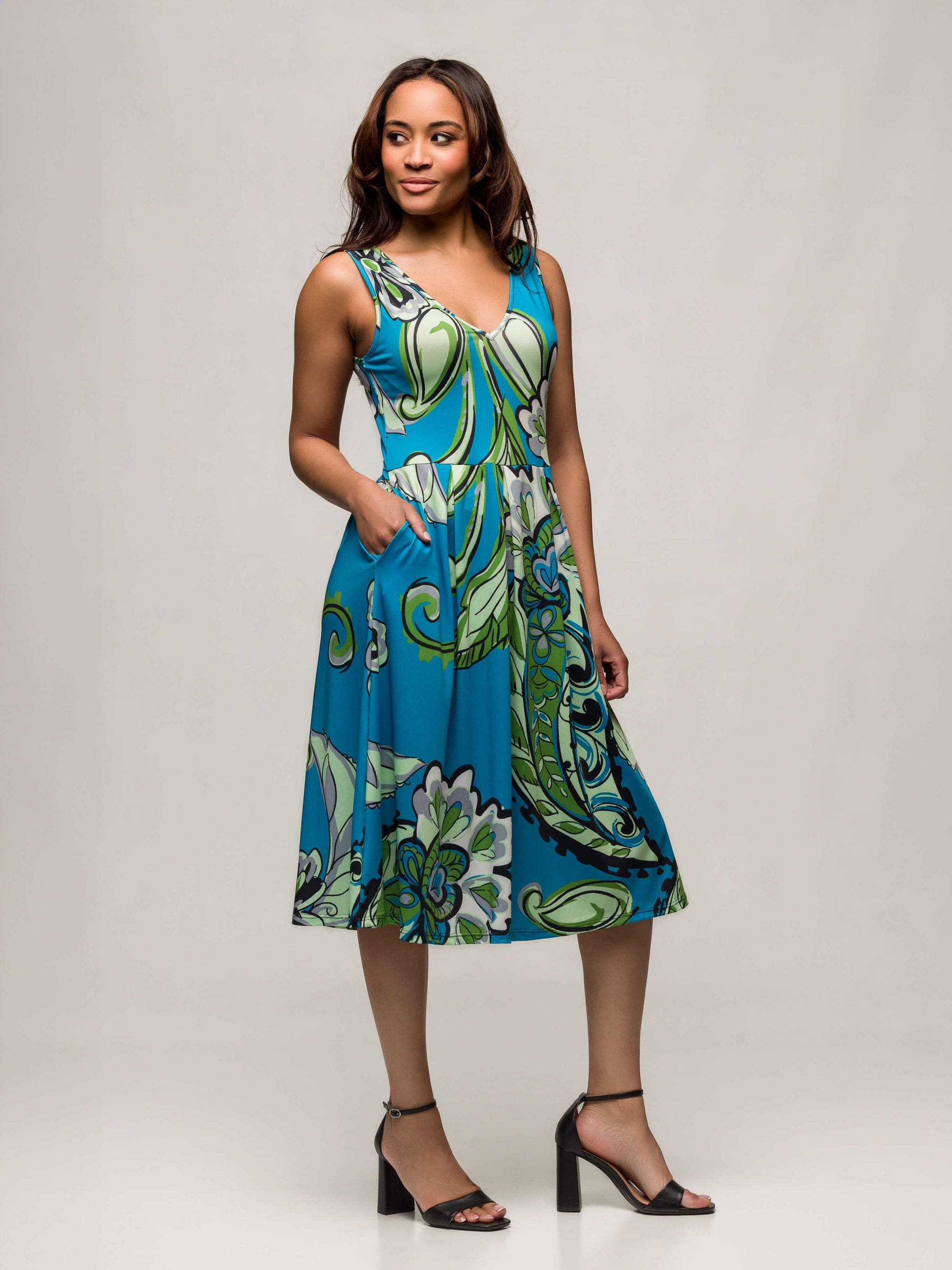 24seven Comfort Apparel Womens Midi Length Teal Paisley Print Sleeveless Pleated Pocket Dress