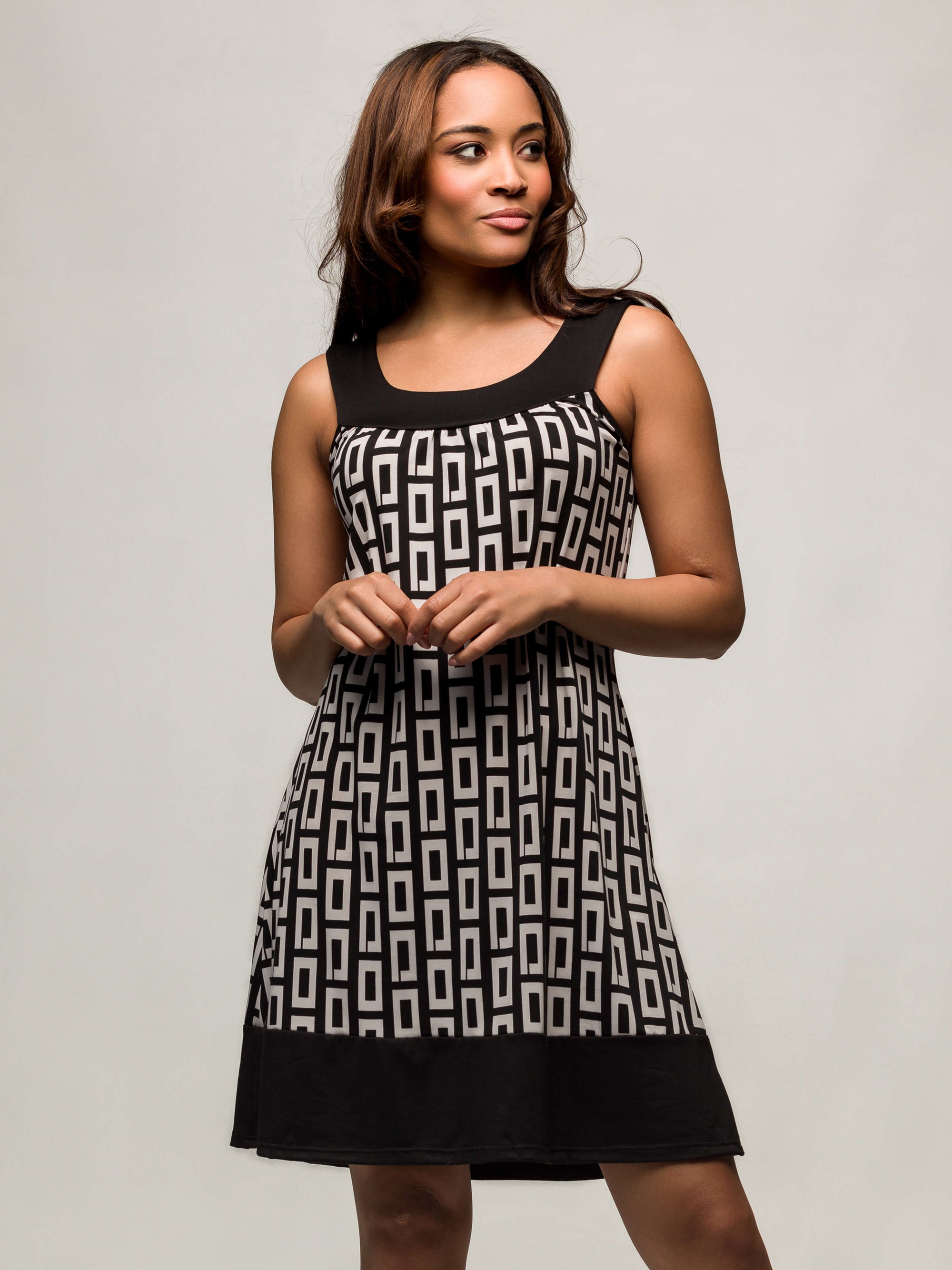 24seven Comfort Apparel Black and White Scoop Neck Sleeveless Knee Length Dress