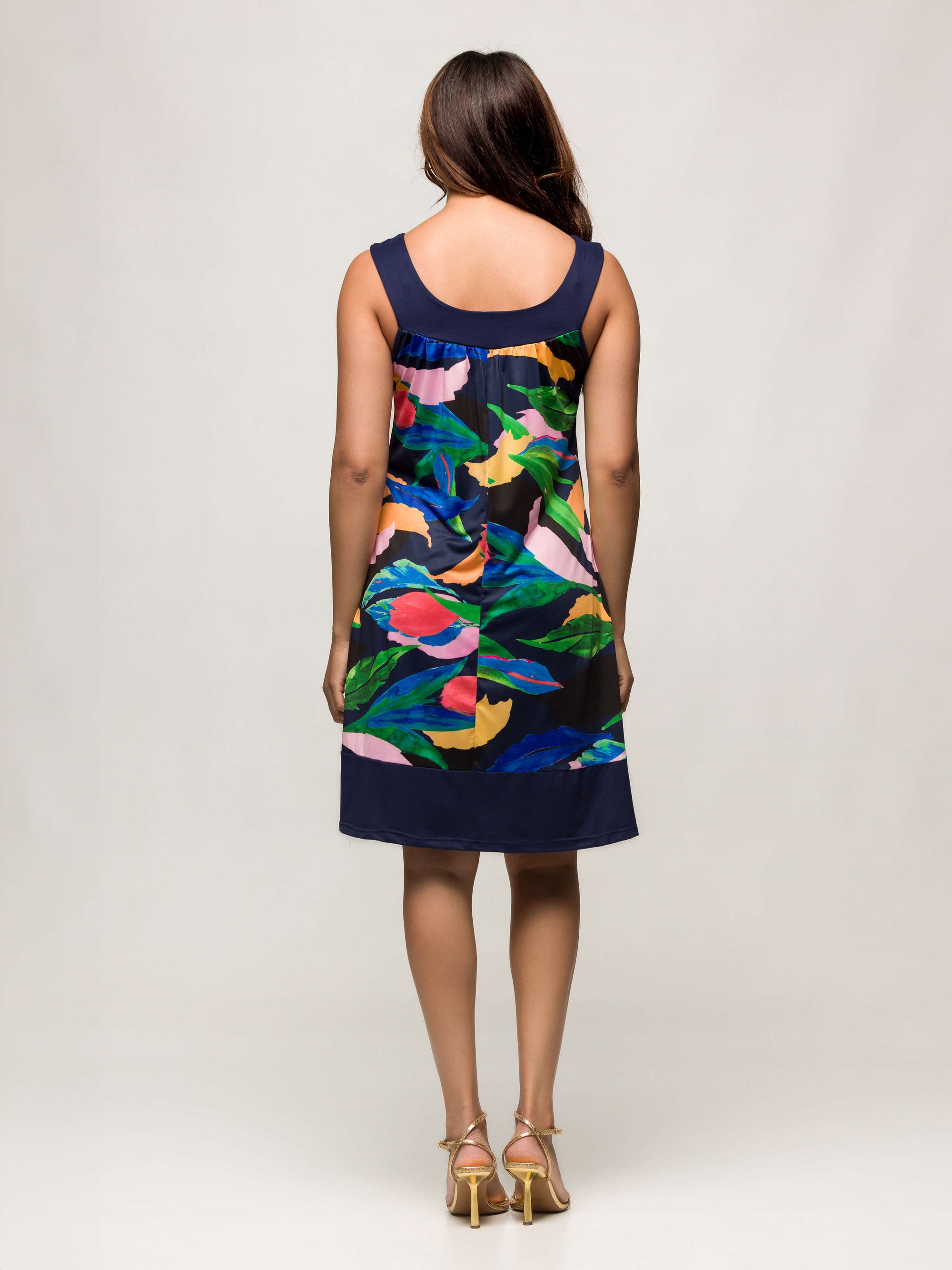 24seven Comfort Apparel Blue Floral Scoop Neck Sleeveless Knee Length Dress