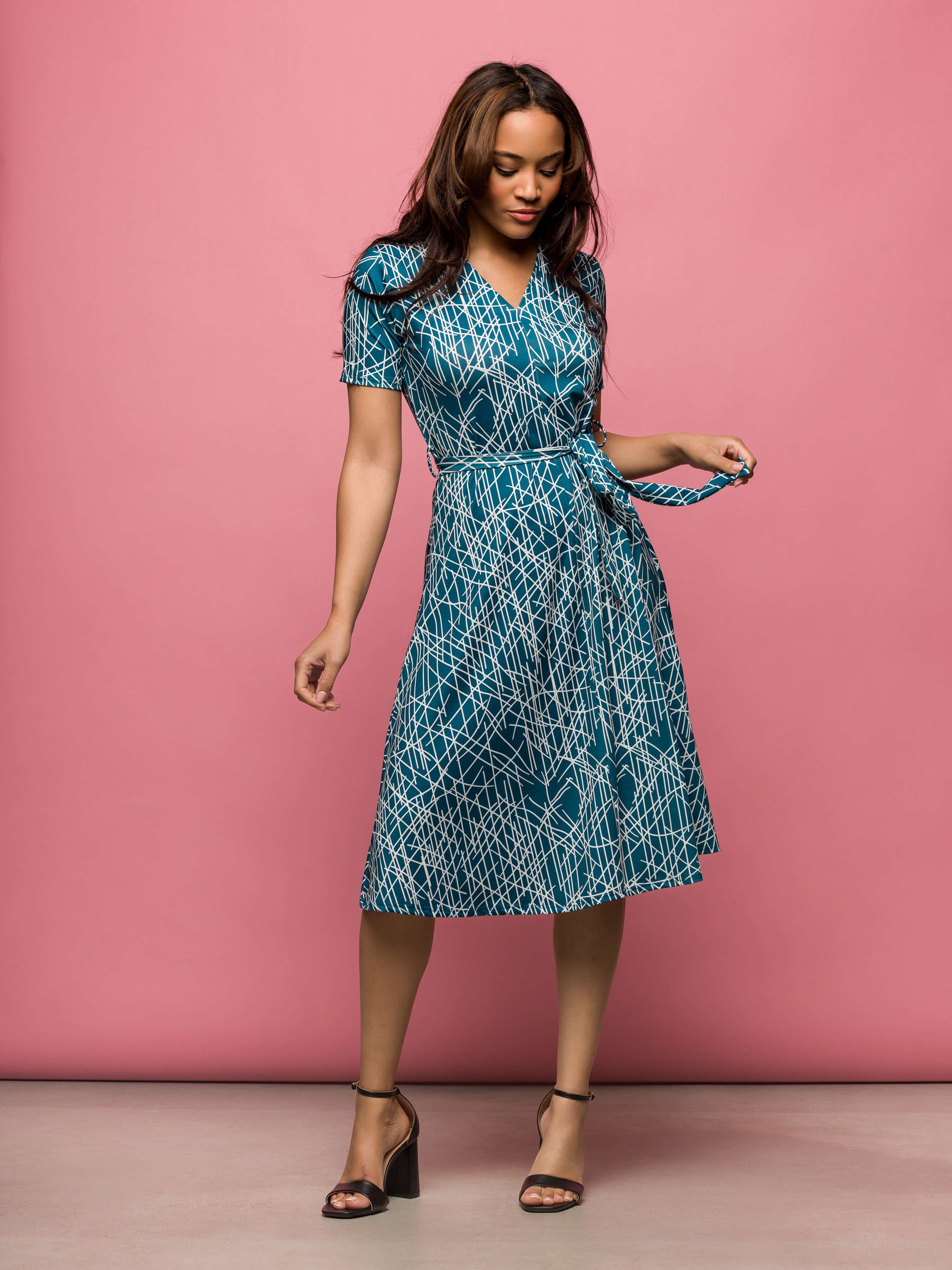 24seven Comfort Apparel Womens Teal Print Short Sleeve Tie Waist Midi Dress