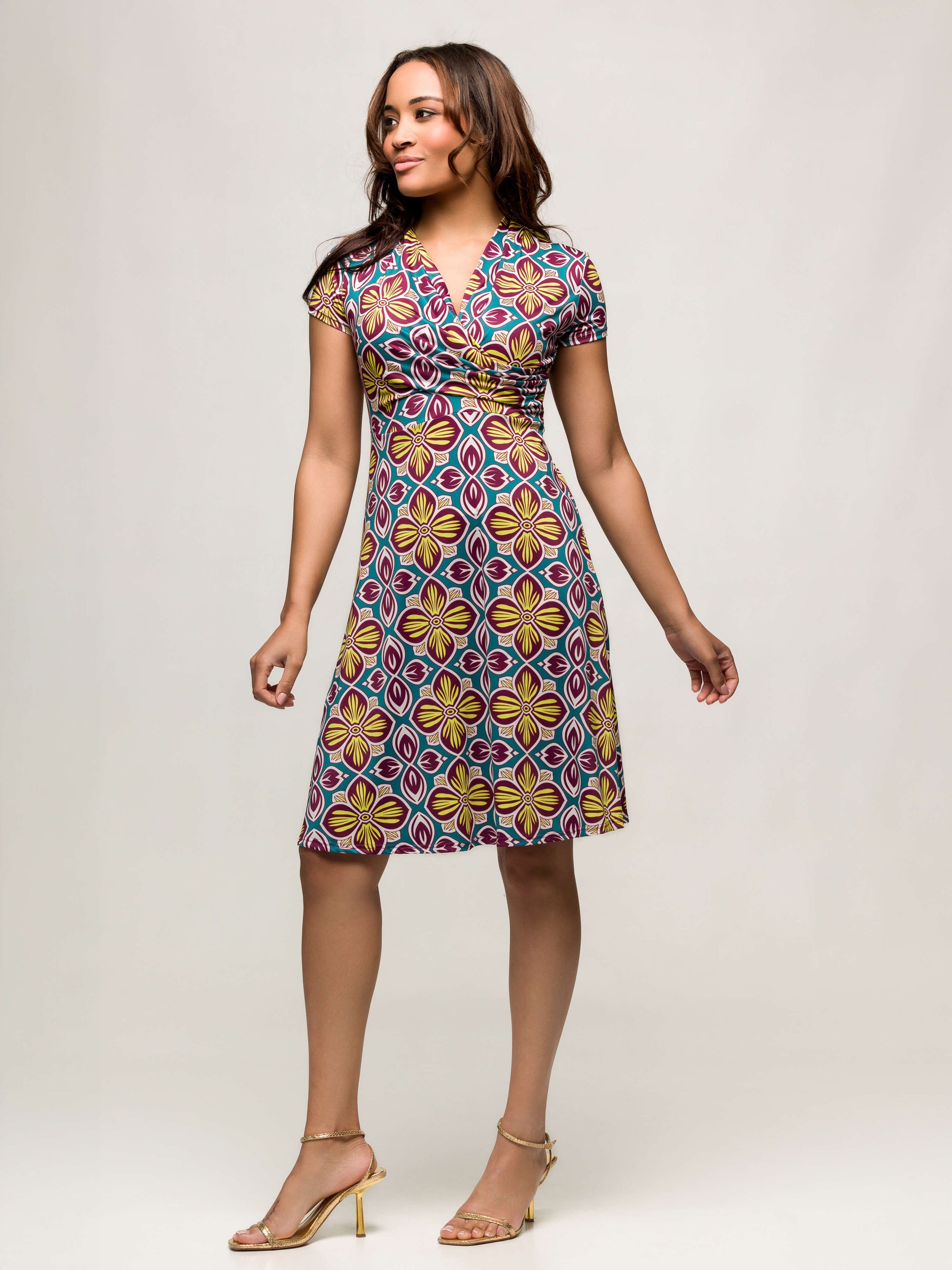 24seven Comfort Apparel Womens Floral Print Short Sleeve Knee Length V Neck Wrap Dress