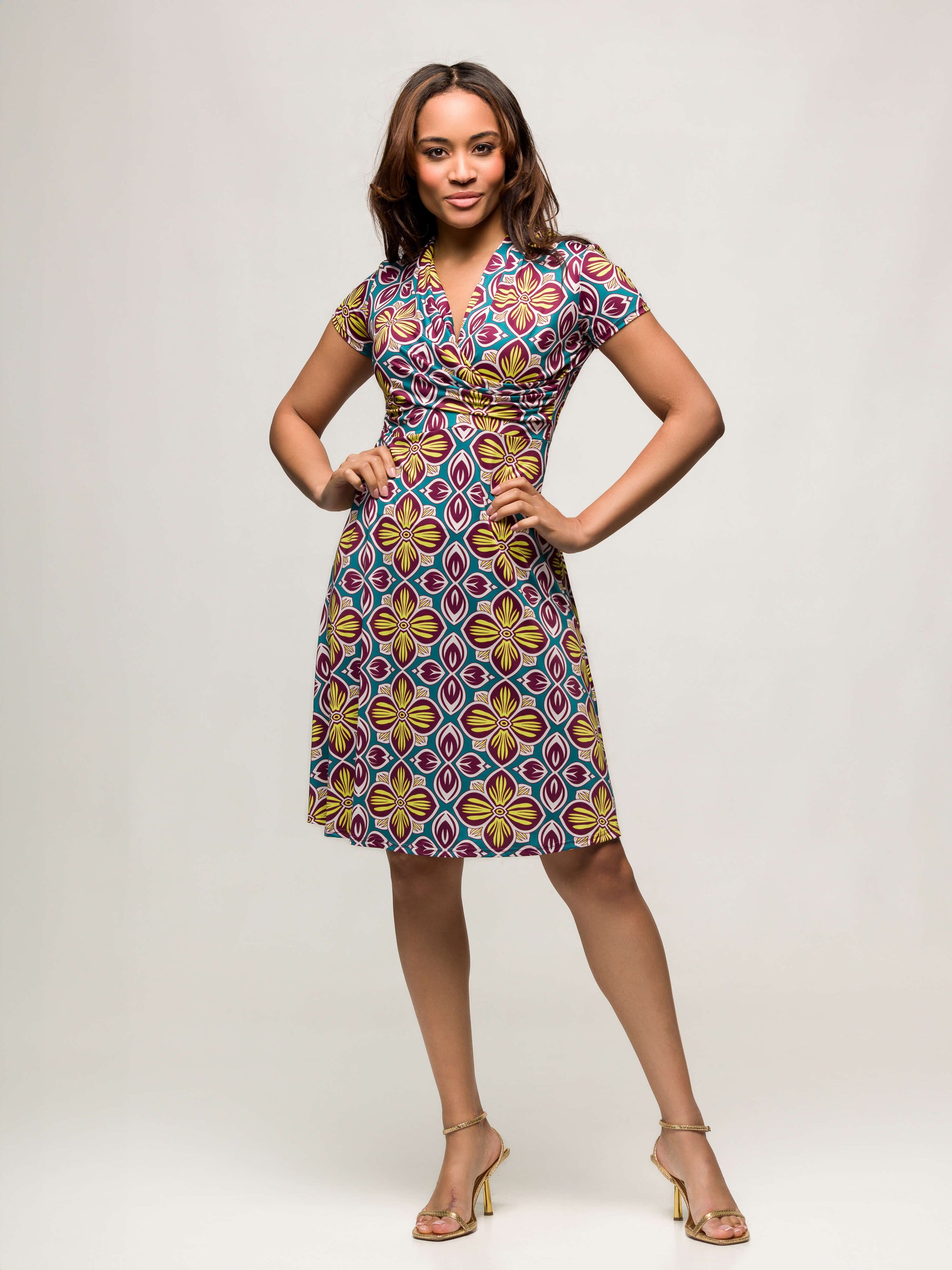 24seven Comfort Apparel Womens Floral Print Short Sleeve Knee Length V Neck Wrap Dress