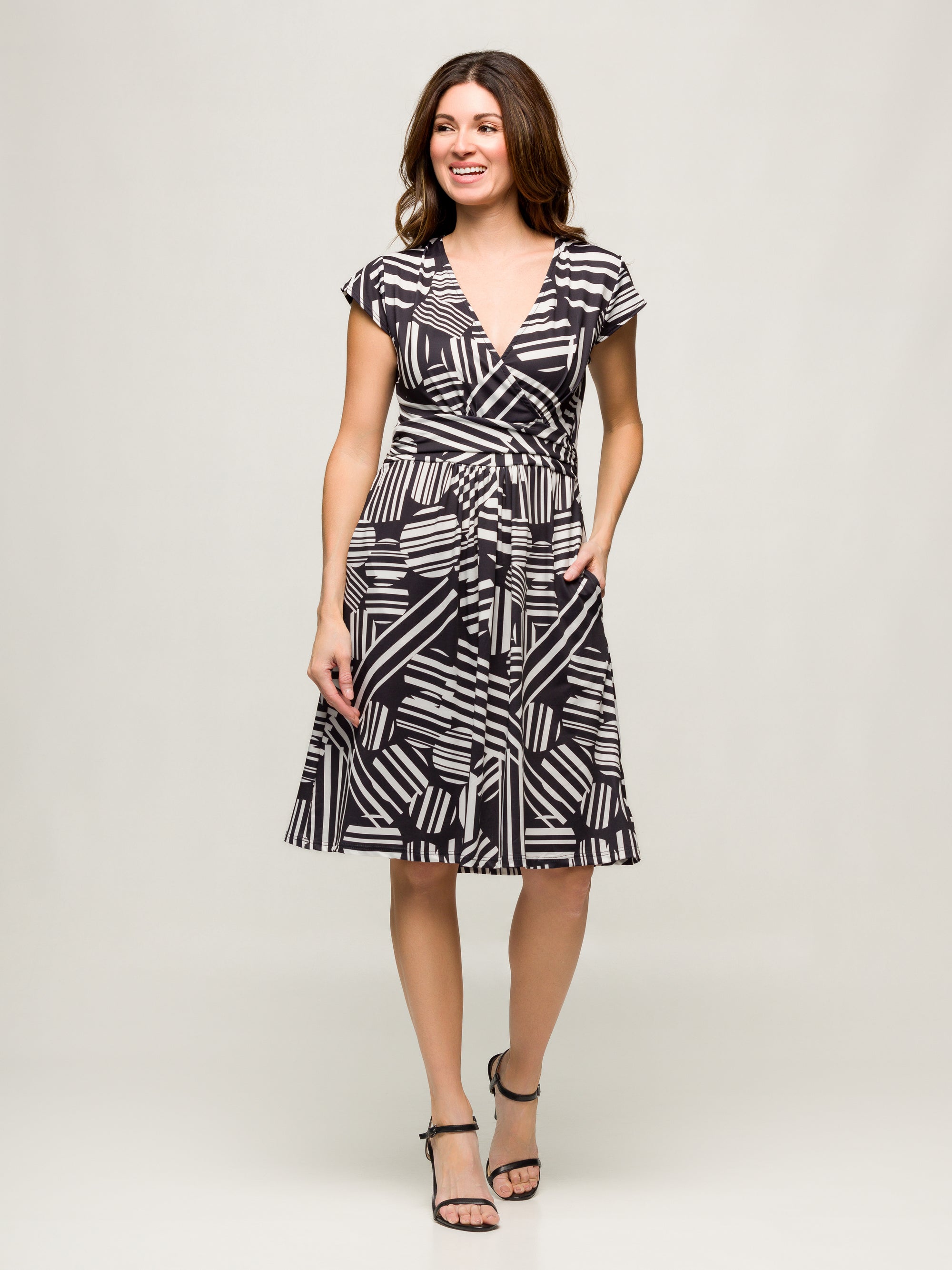 24seven Comfort Apparel Womens Cap Sleeve Black and White V Neck Knee Length Pocket Dress