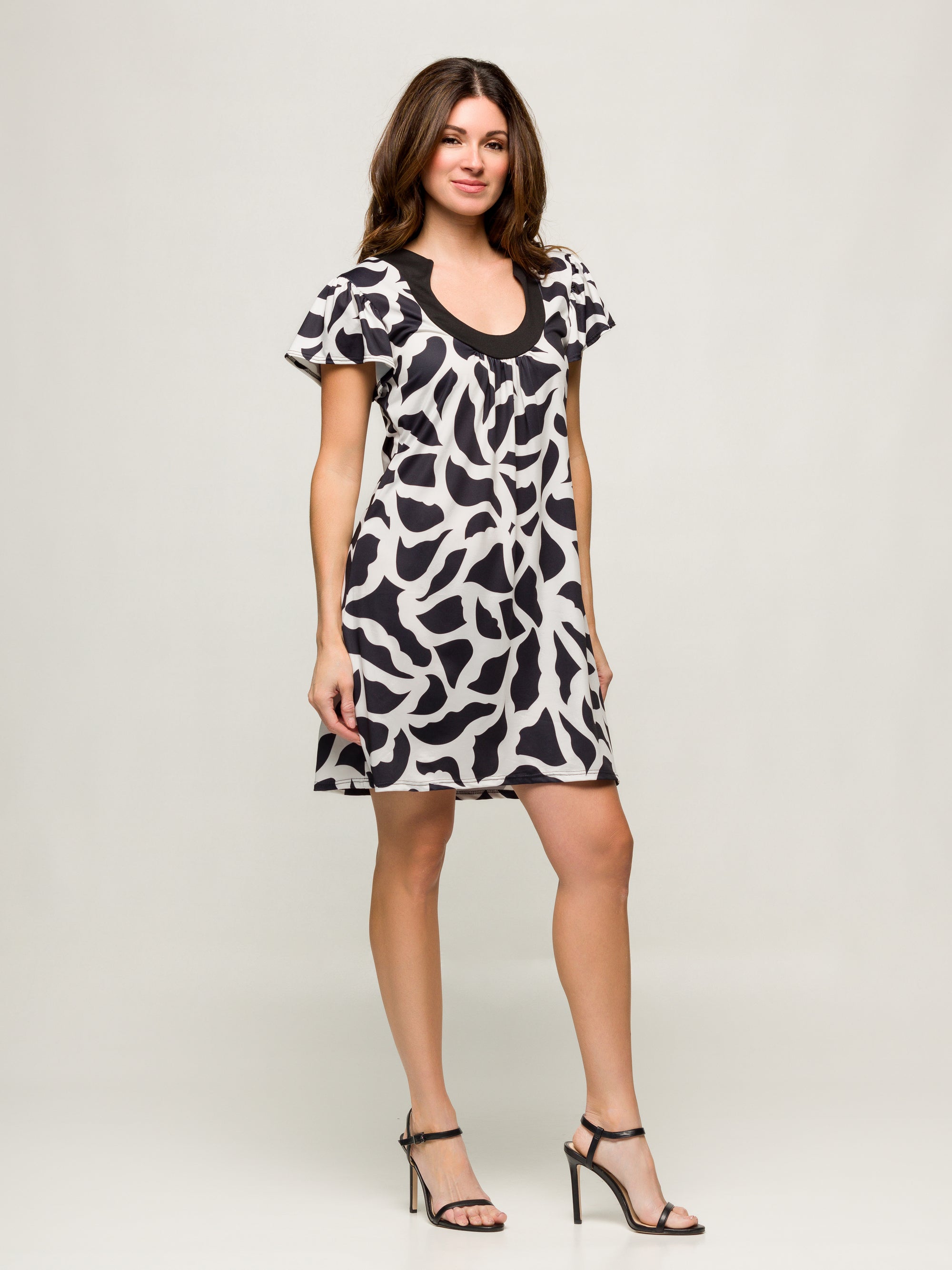 24seven Comfort Apparel Womens Black and White Short Sleeve Scoop Neck Mini Dress