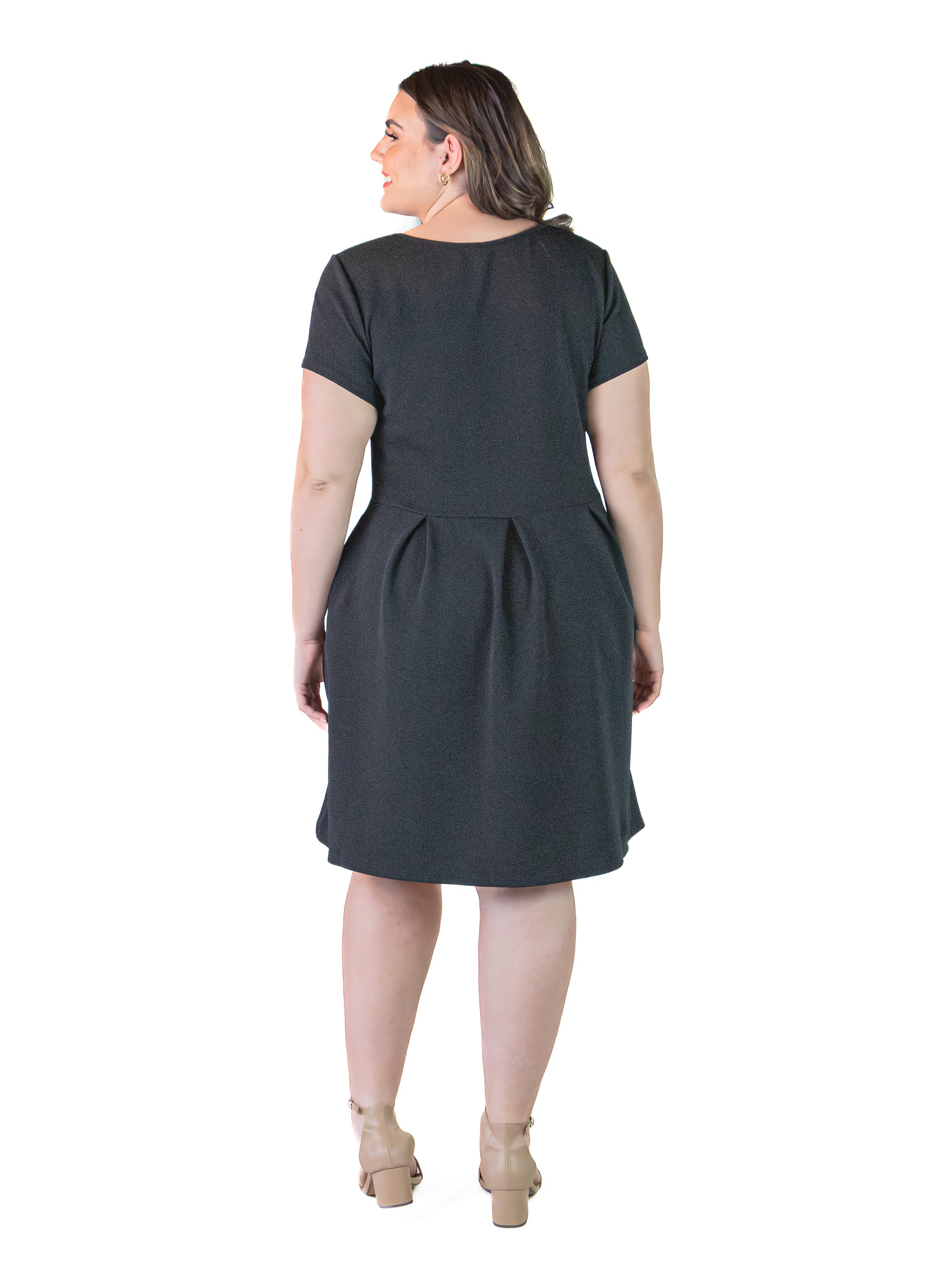 Plus Size Scoop Neck Knee Length Pleated Pocket Dress