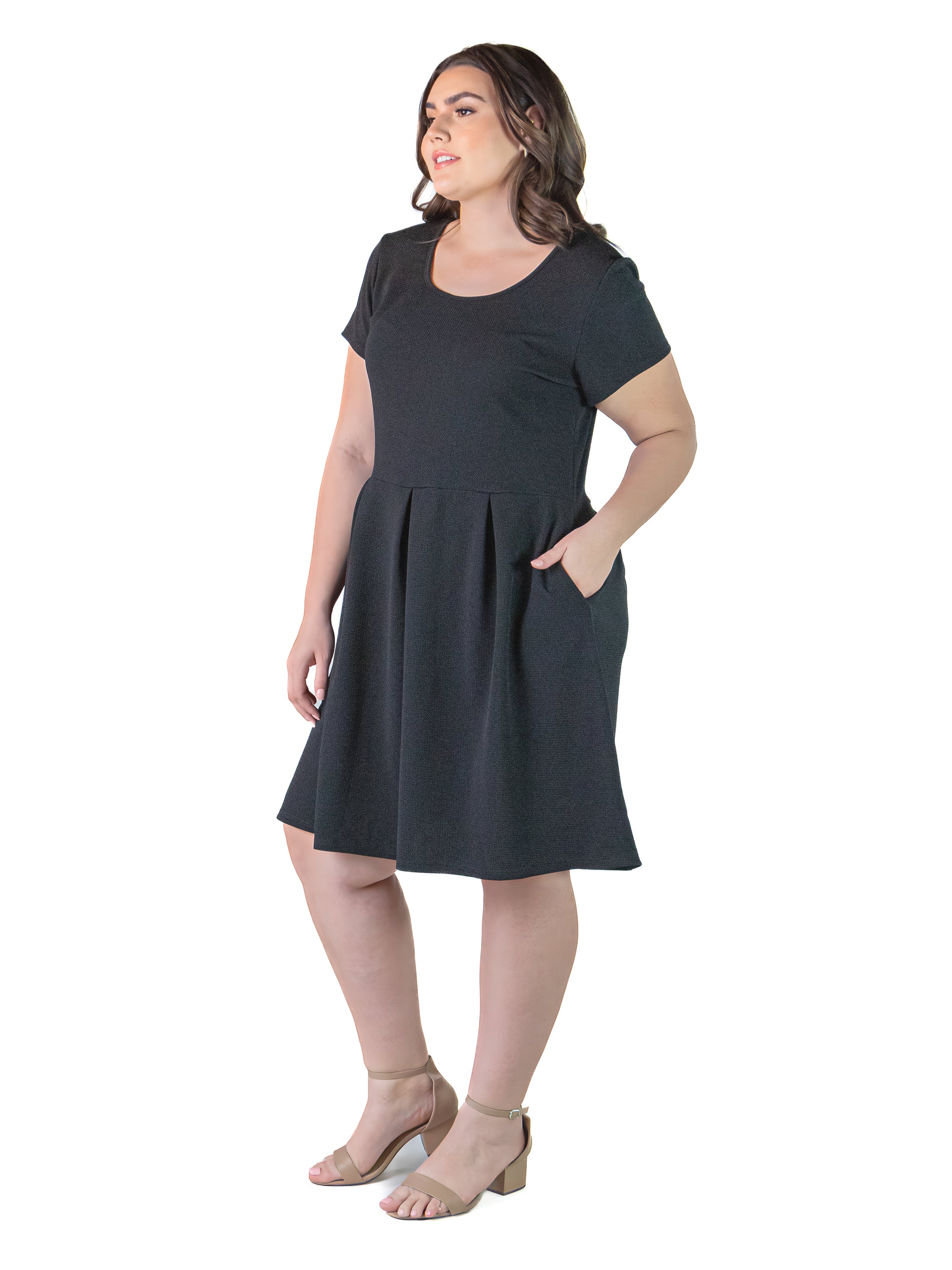 Plus Size Scoop Neck Knee Length Pleated Pocket Dress