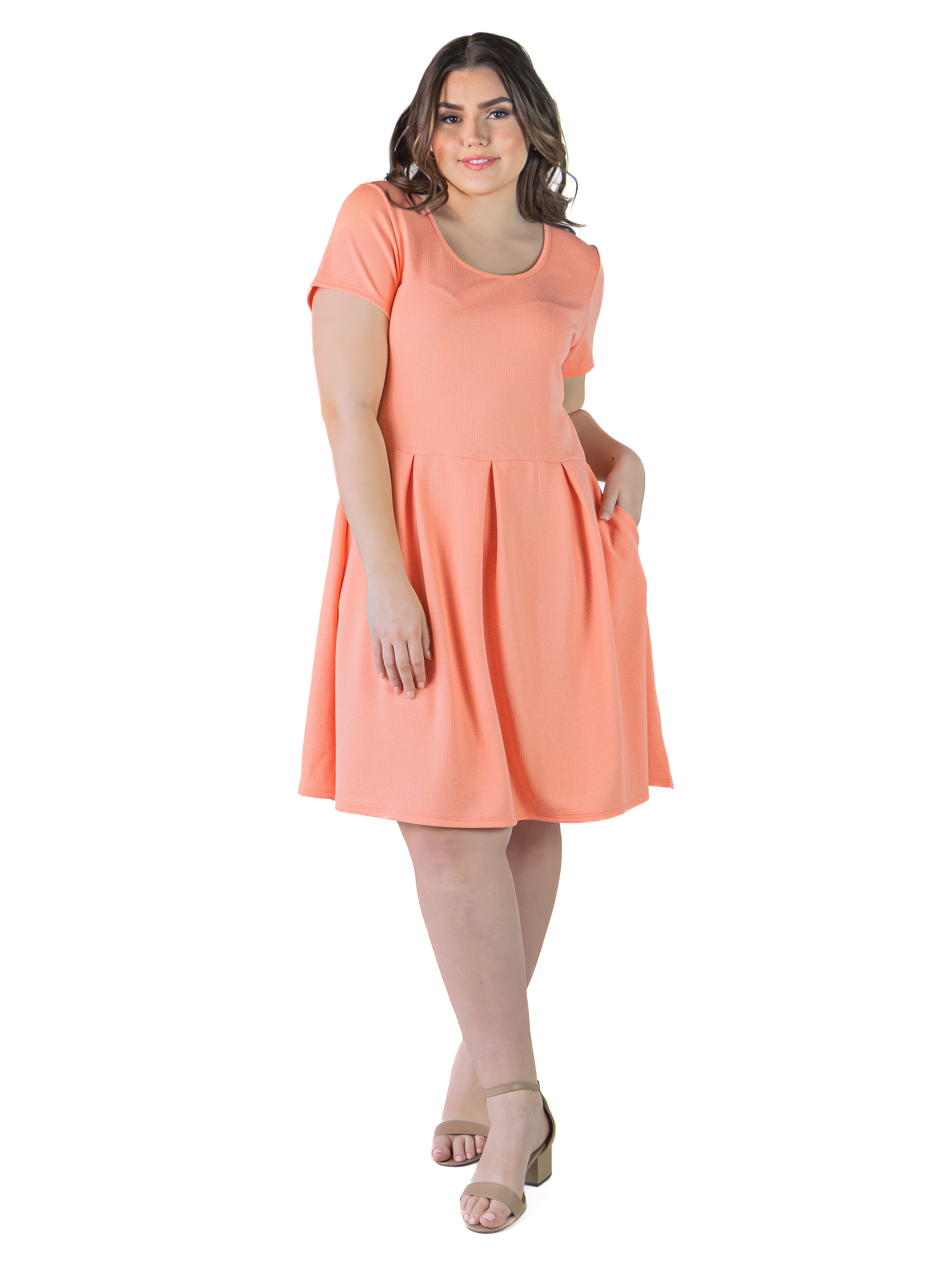Plus Size Scoop Neck Knee Length Pleated Pocket Dress