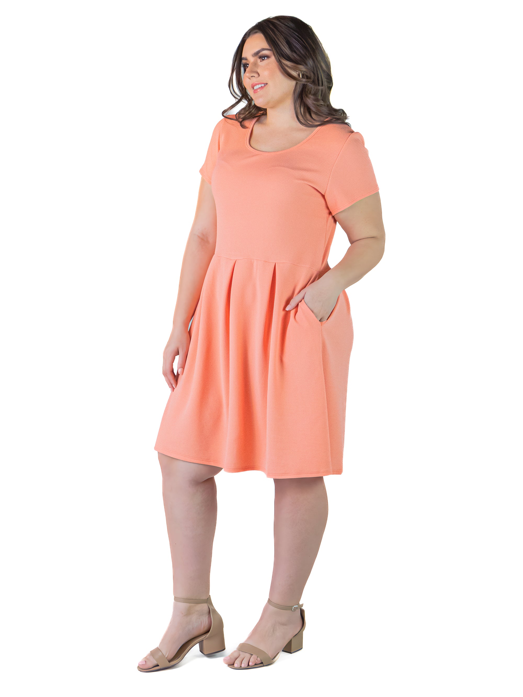 Plus Size Scoop Neck Knee Length Pleated Pocket Dress
