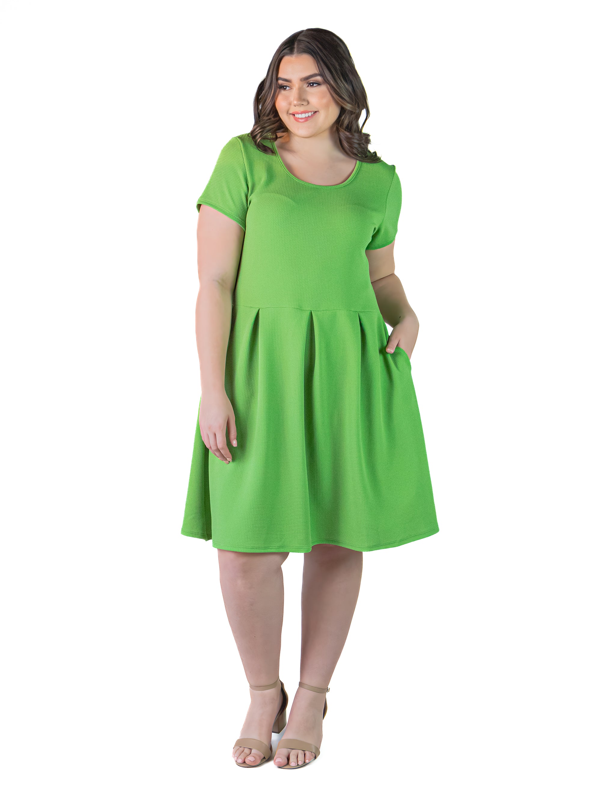 Plus Size Scoop Neck Knee Length Pleated Pocket Dress