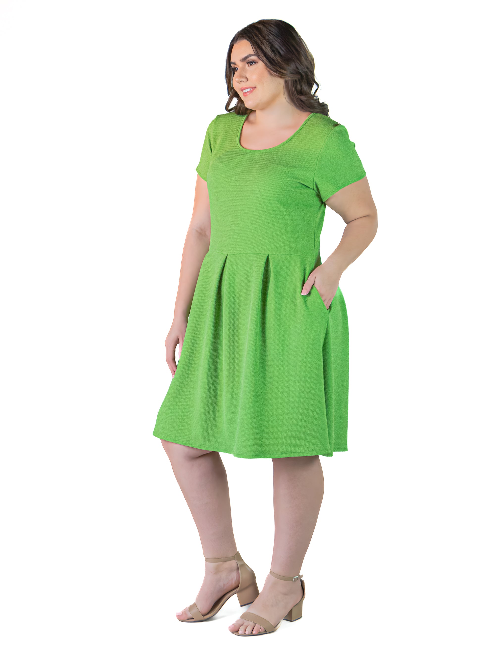 Plus Size Scoop Neck Knee Length Pleated Pocket Dress